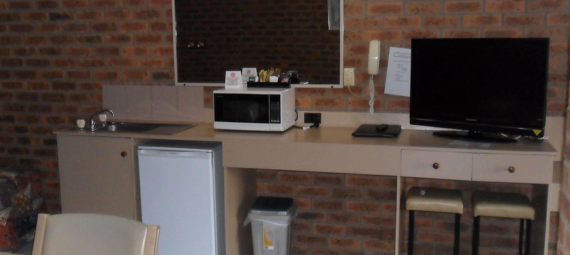 Settlement Motor Inn Deniliquin Exterior foto